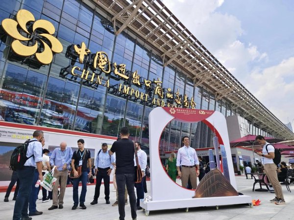 股票配资官方网站 断供危机or主动买单！特朗普的无奈，竟是这个原因